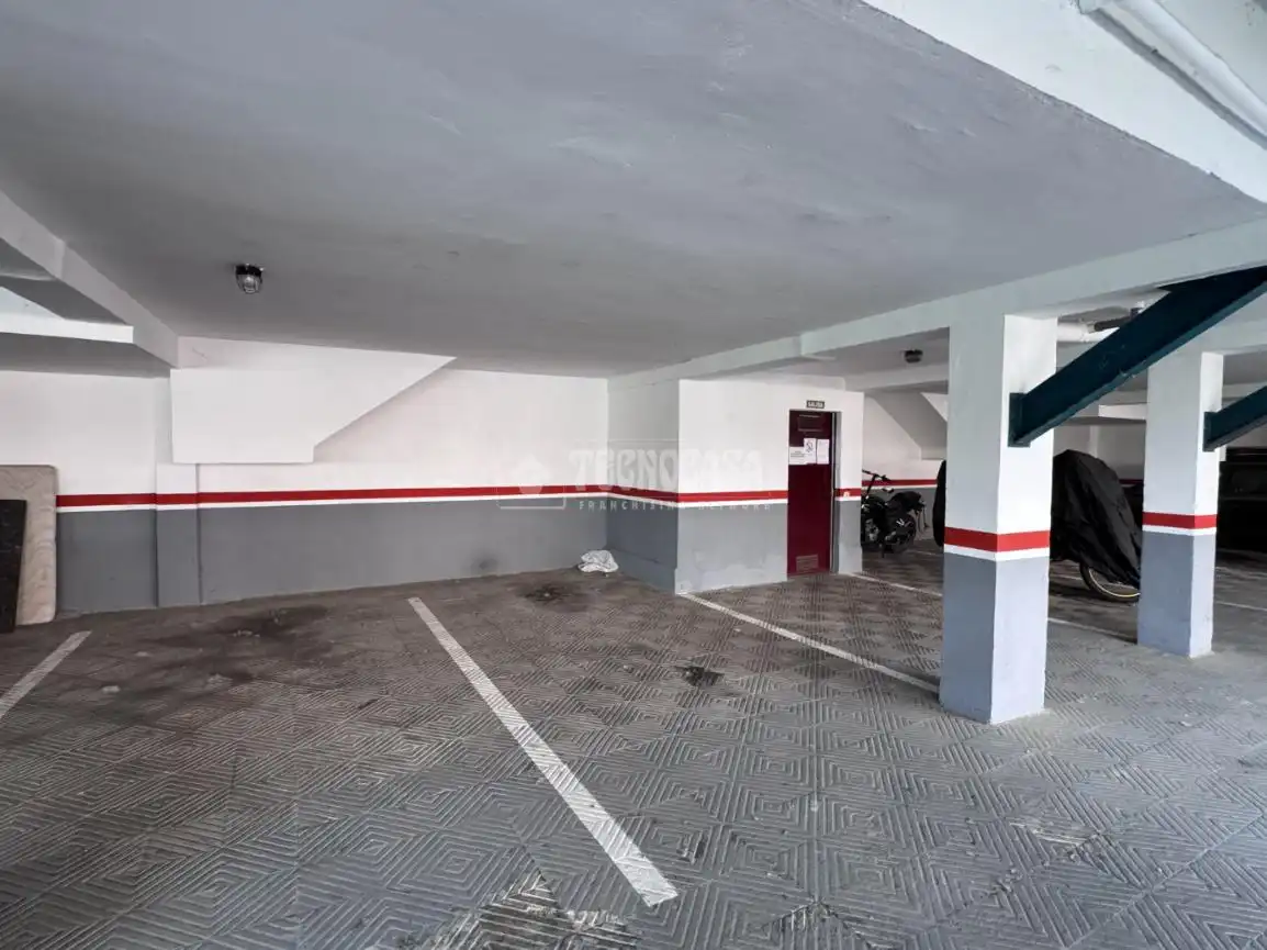 Parkplatz von Wohnung zum Verkauf in Valencia de Don Juan mit Heizung, Parkett und Terrasse