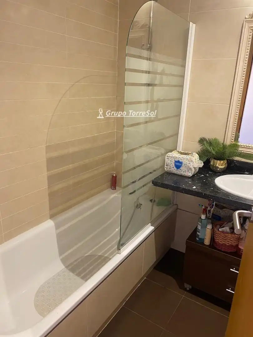 Badezimmer von Wohnung zum Verkauf in El Vendrell mit Klimaanlage, Heizung und Terrasse