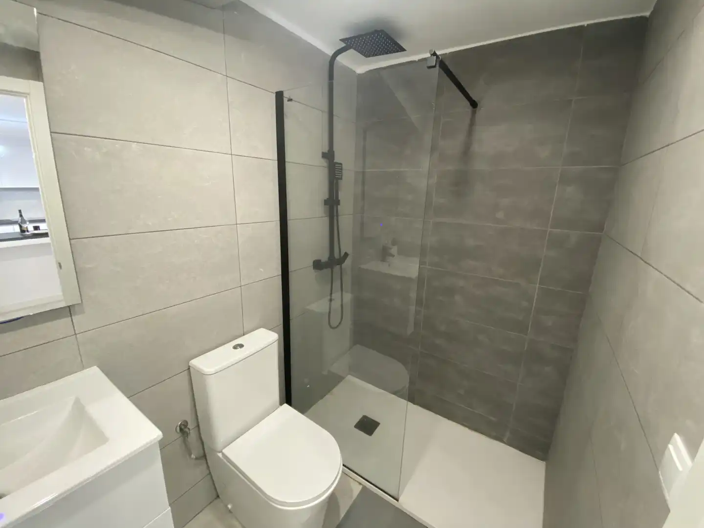 Badezimmer von Geschaftsraum zum Verkauf in Argentona mit Möbliert