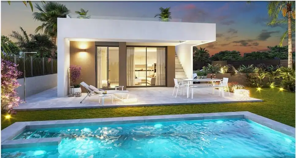 Villa mit Pool zum Verkauf in Las Salinas