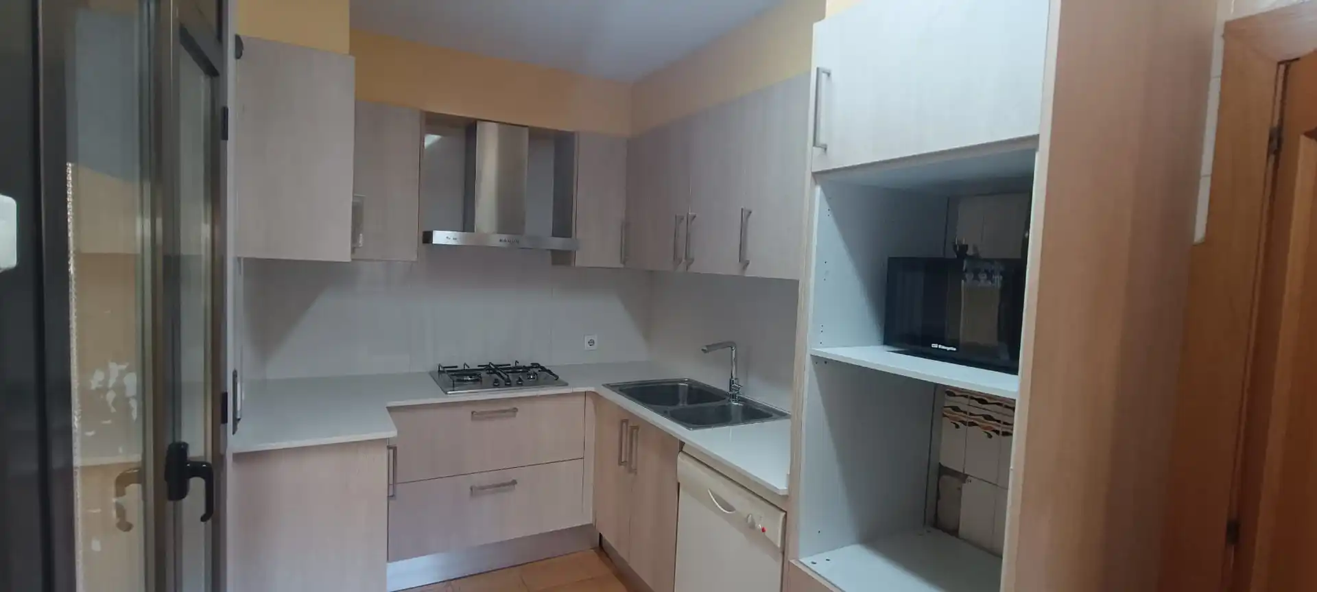 Cuina de Casa o xalet en venda en Sant Celoni amb Calefacció, Terrassa i Forn
