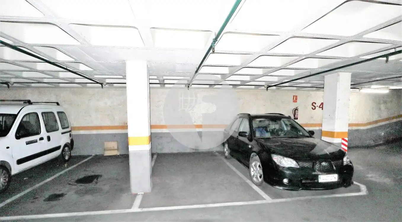Parking for sale in Les Corts