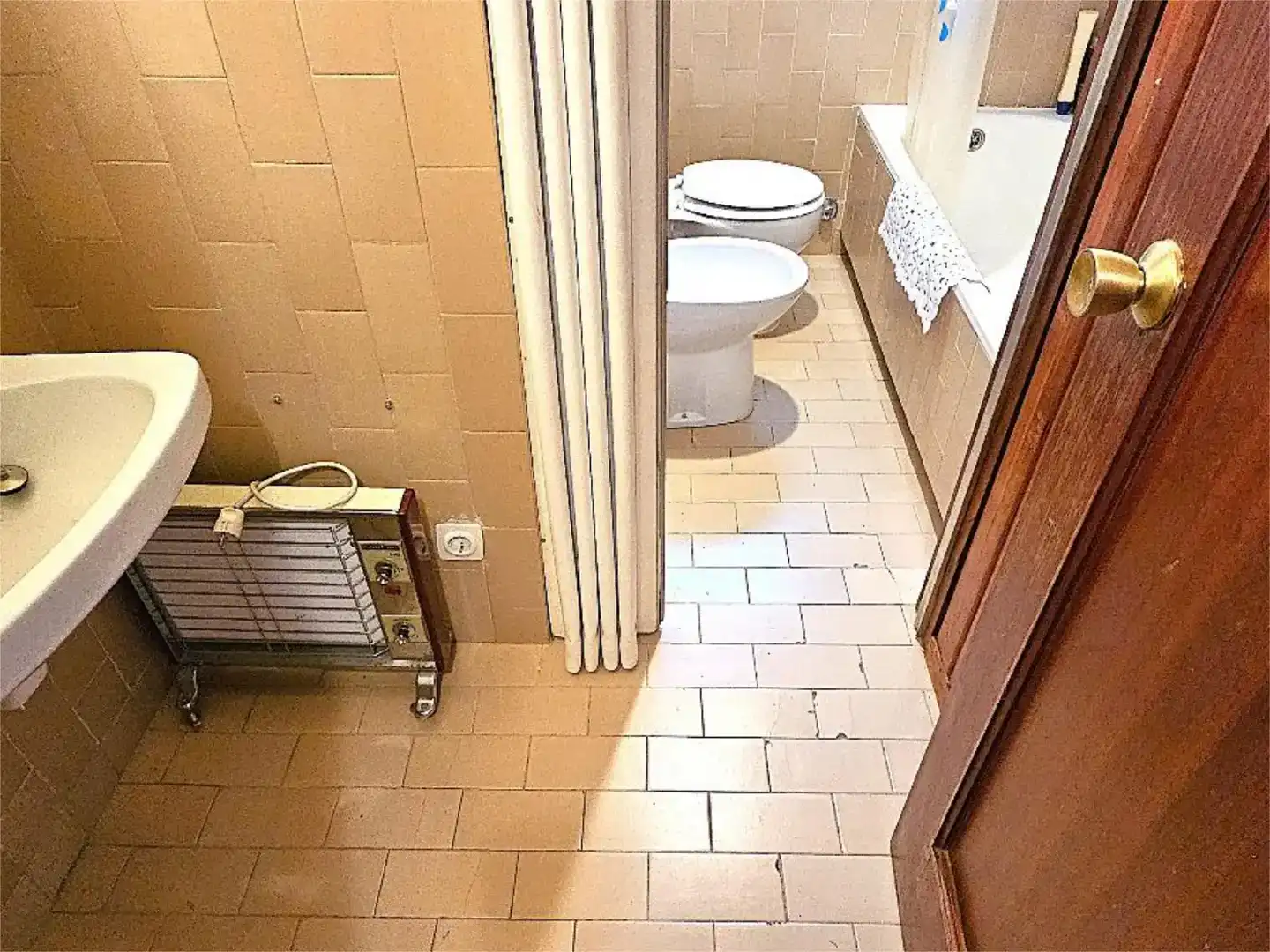 Bany de Pis en venda en Cerezo de Arriba amb Piscina i Moblat