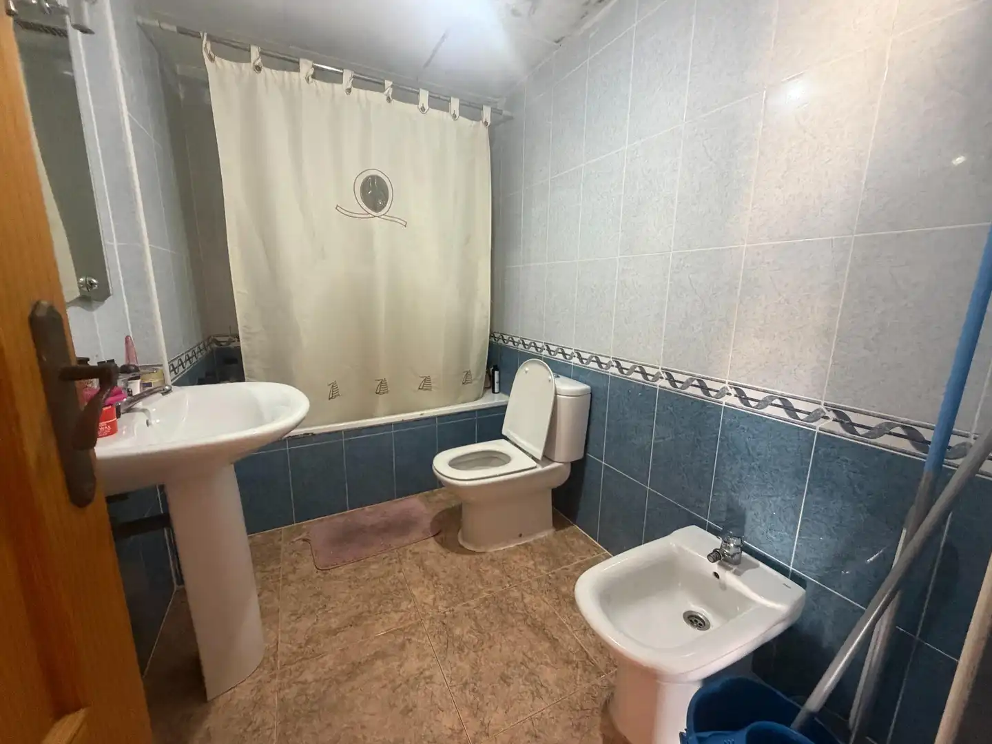 Bany de Apartament en venda en Águilas amb Aire condicionat, Terrassa i Moblat