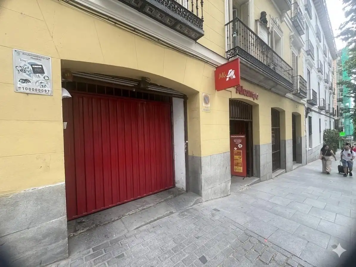 Vista exterior de Garaje de alquiler en Madrid