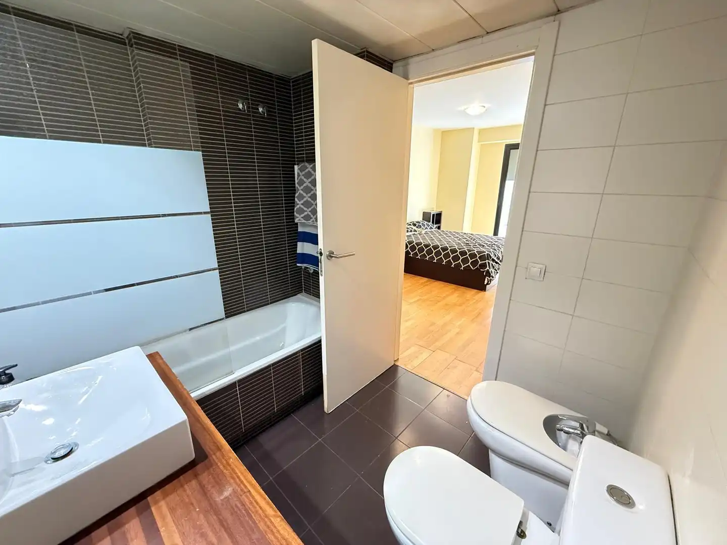 Bathroom of Flat for rent in Barcelona  with Air Conditioner, Heating and Parquet flooring