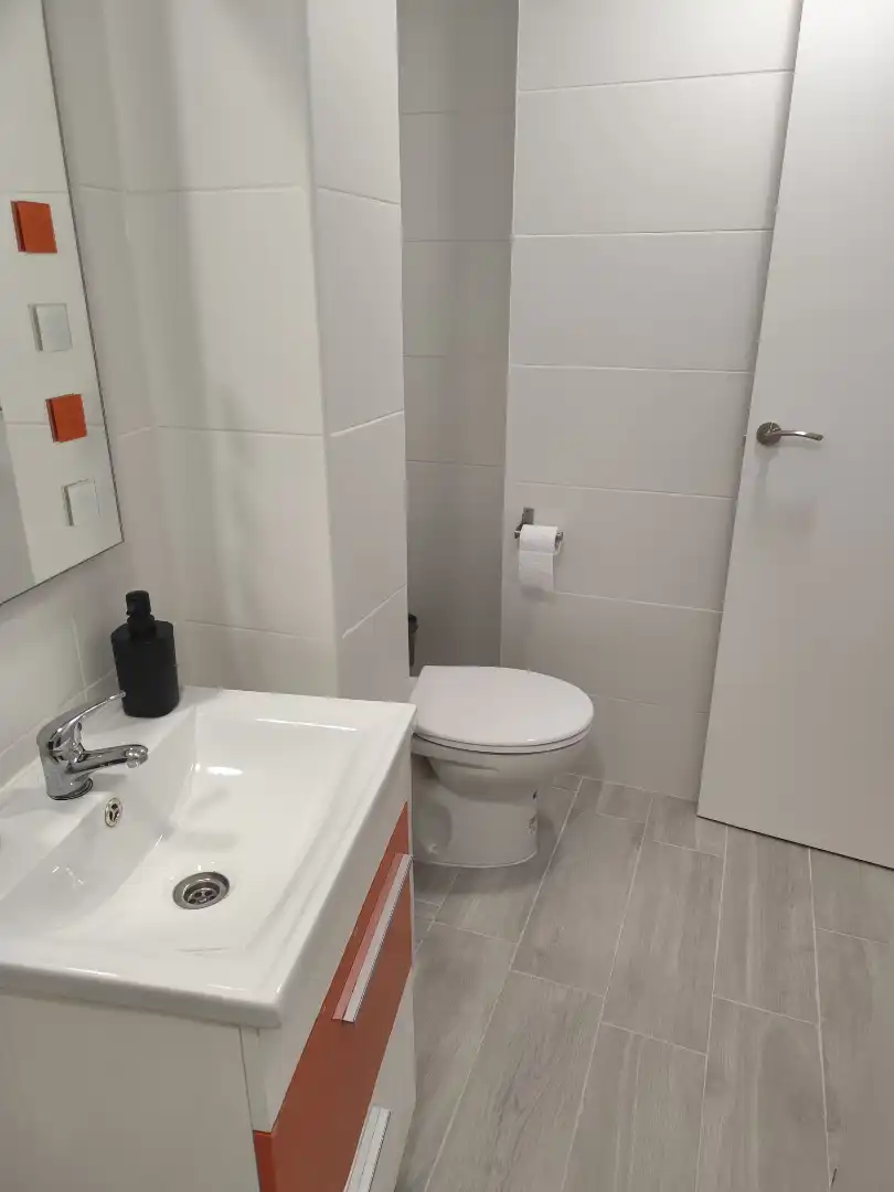 Badezimmer von Wohnung zur Miete in Plasencia mit Möbliert