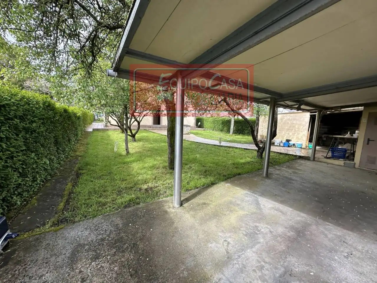 Vista exterior de Casa o xalet en venda en Rábade amb Calefacció, Jardí privat i Moblat