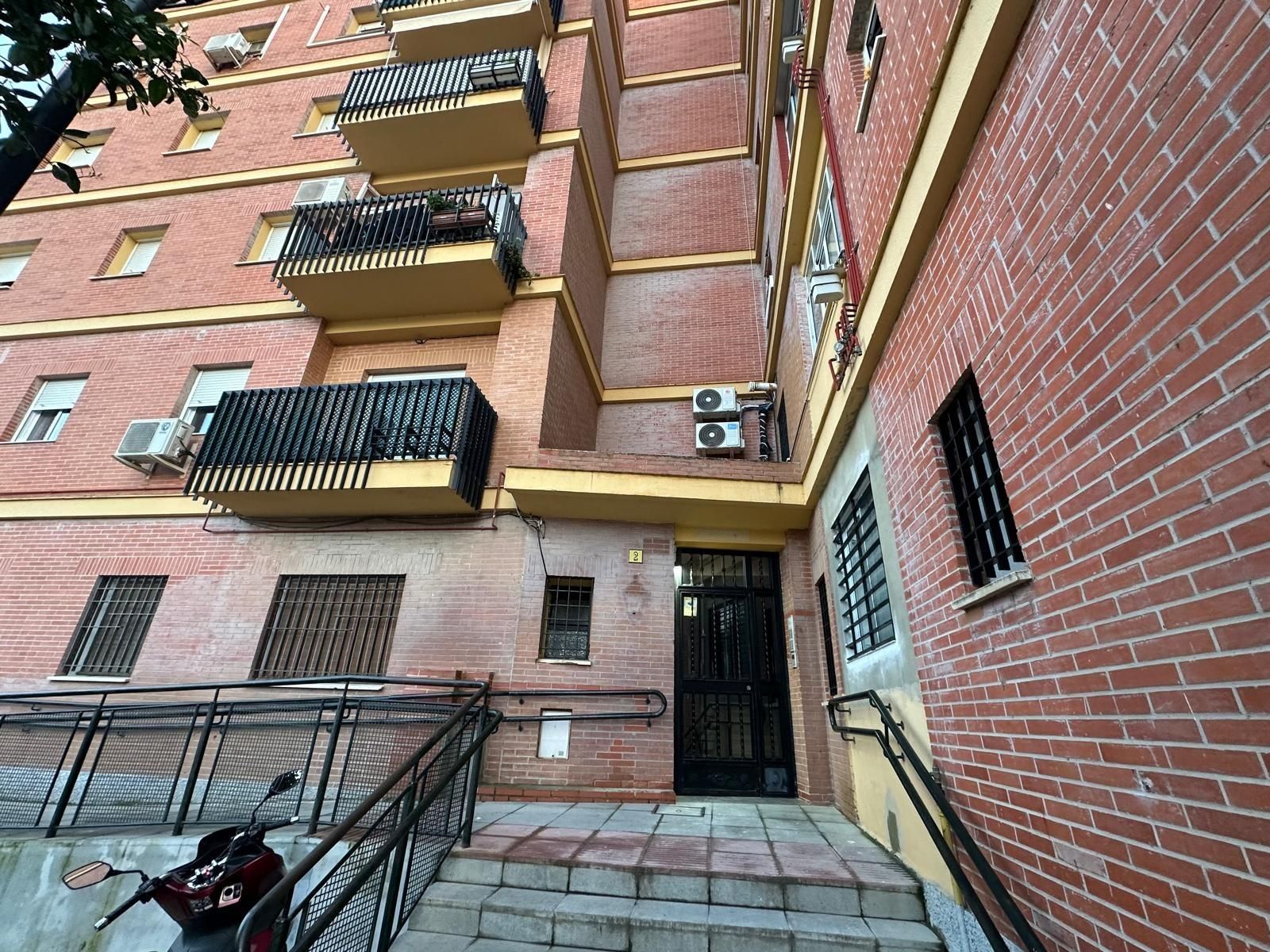 Vista exterior de Piso en venta en Utrera con Terraza y Balcón