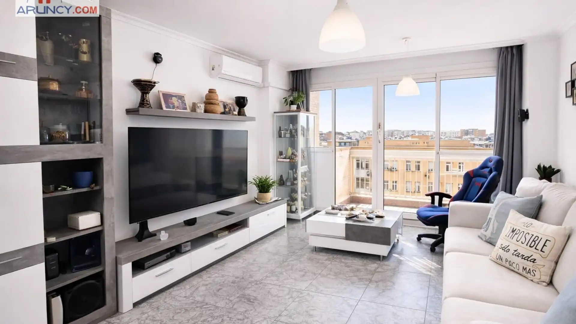 Living room of Flat for sale in  Sevilla Capital