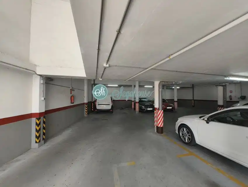 Parking de Piso de alquiler en Segovia con Calefacción, Parquet y Terraza