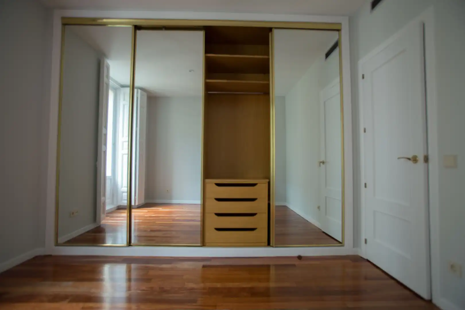 Bedroom of Flat for rent in Madrid  with Air Conditioner, Heating and Parquet flooring