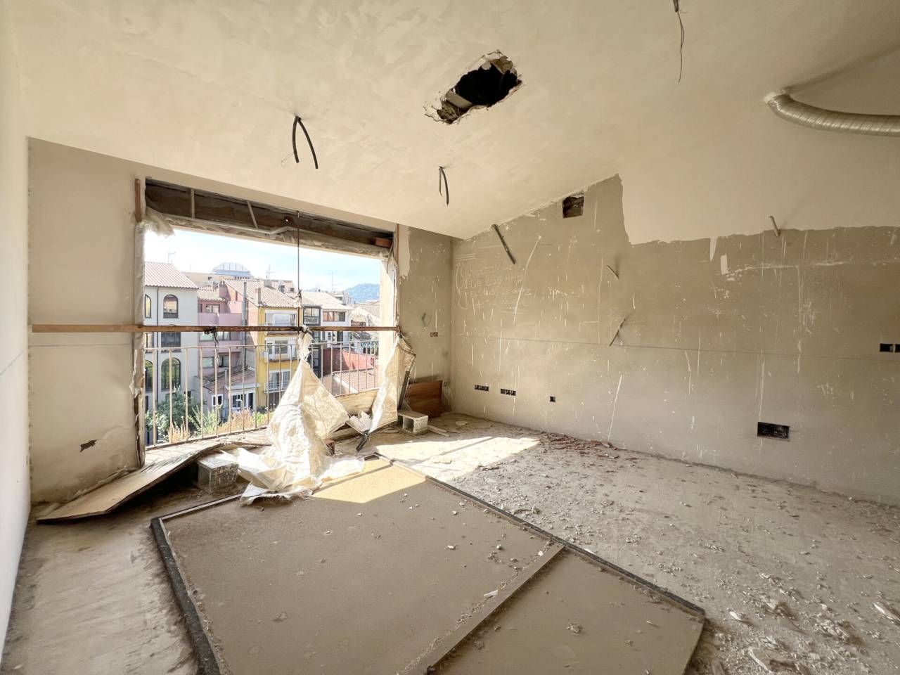 Bedroom of Flat for sale in Olot  with Heating, Terrace and Balcony