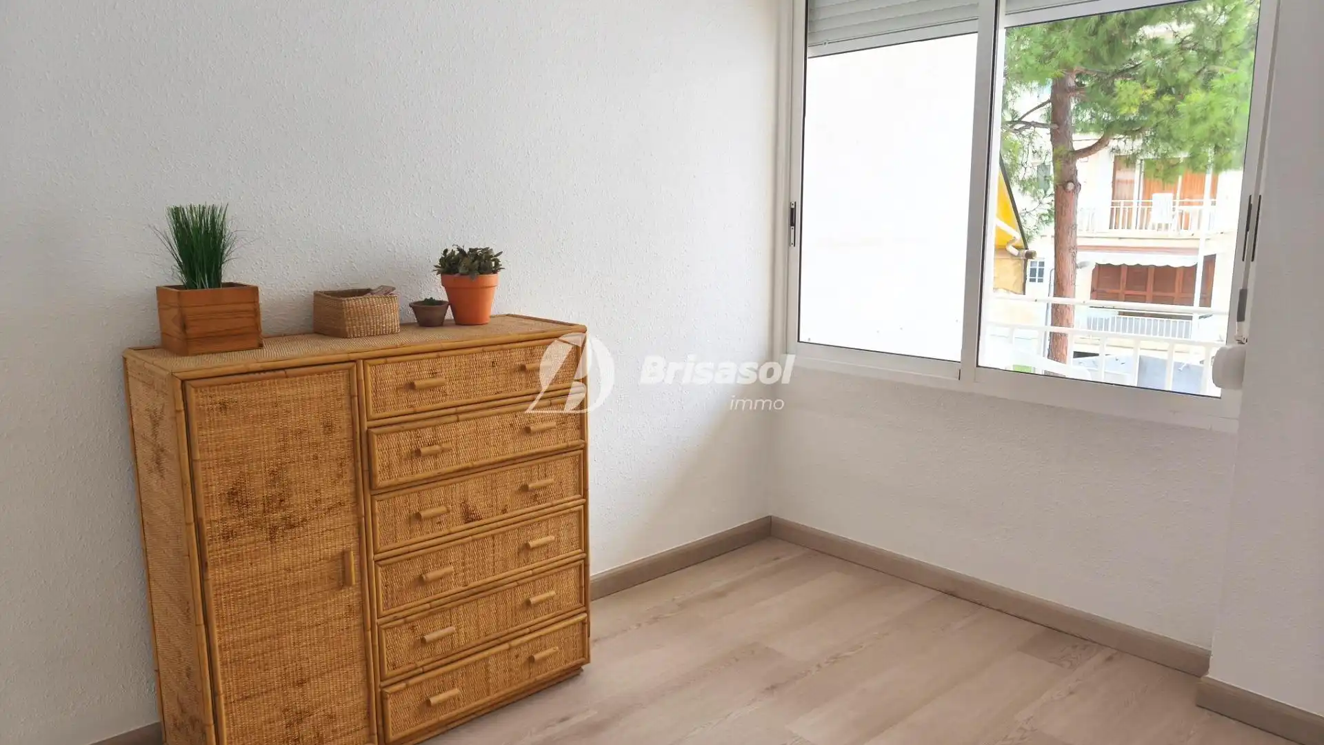 Dormitori de Apartament en venda en Salou amb Terrassa i Piscina comunitària