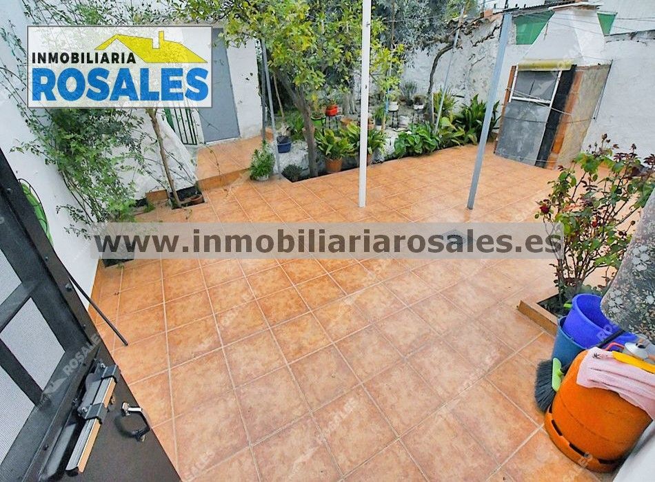 Vista exterior de Casa adosada en venda en Baena amb Moblat