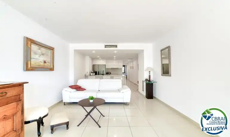 Sala d'estar de Planta baixa en venda en Roses amb Calefacció, Moblat i Piscina comunitària