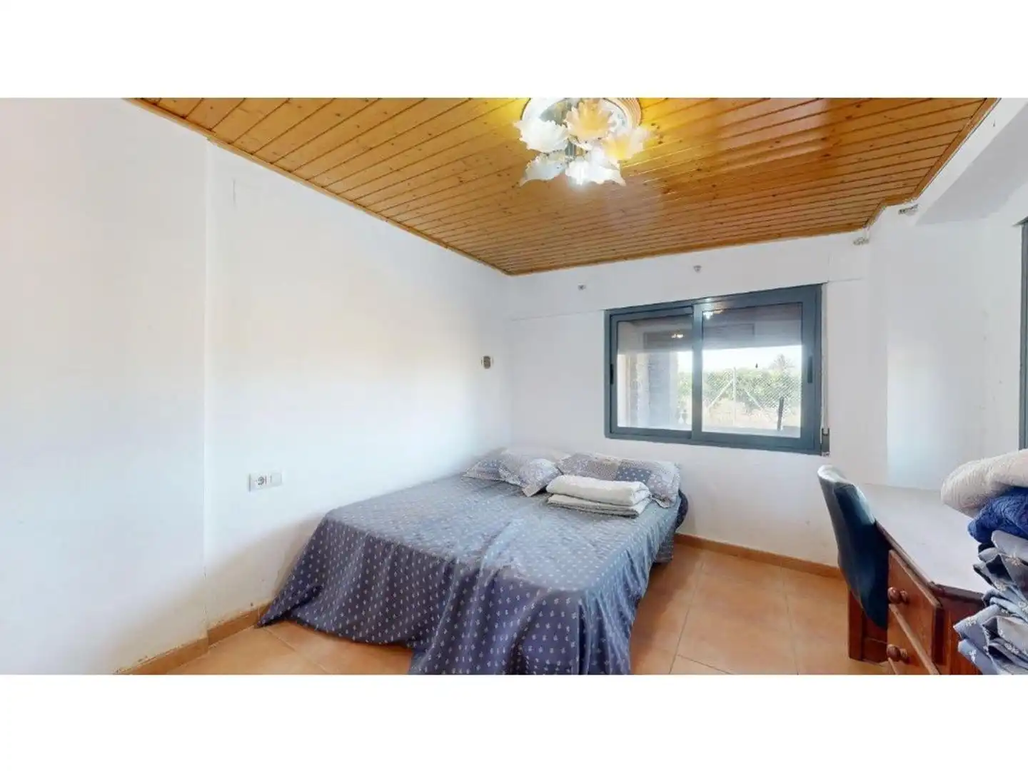 Dormitori de Casa o xalet en venda en Carlet amb Jardí privat, Terrassa i Traster