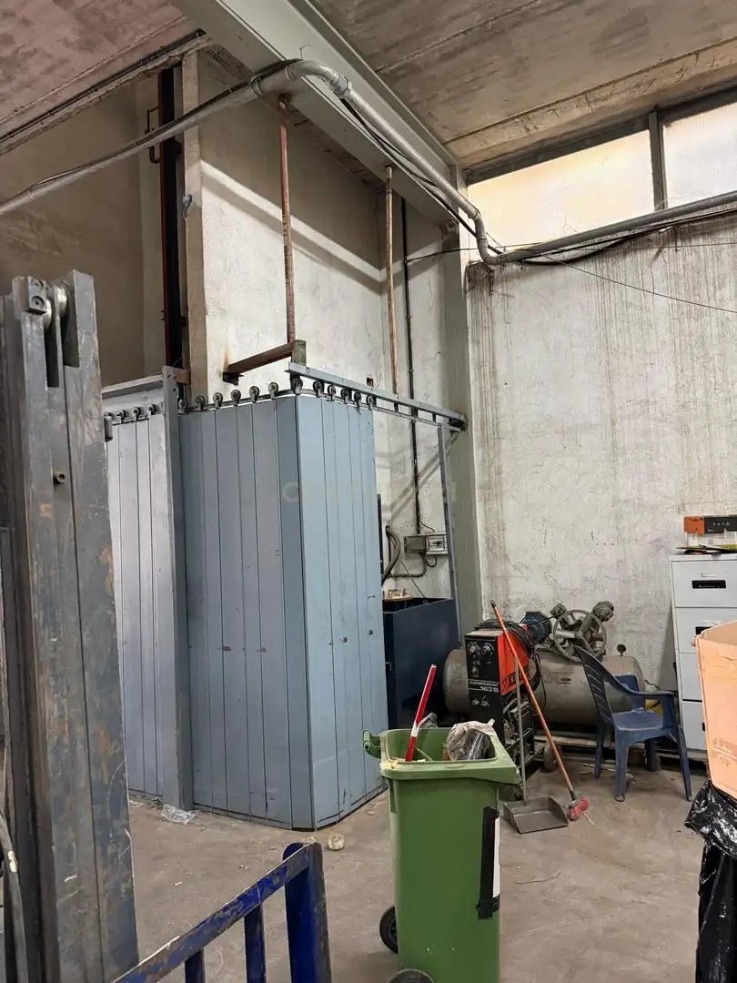 Industrial building with lift for sale in Zona Industrial, imagen 30