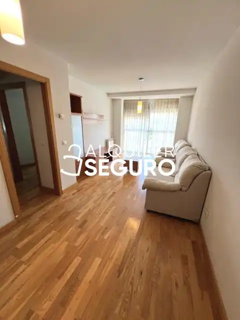 Piso de alquiler en Calcio, Butarque