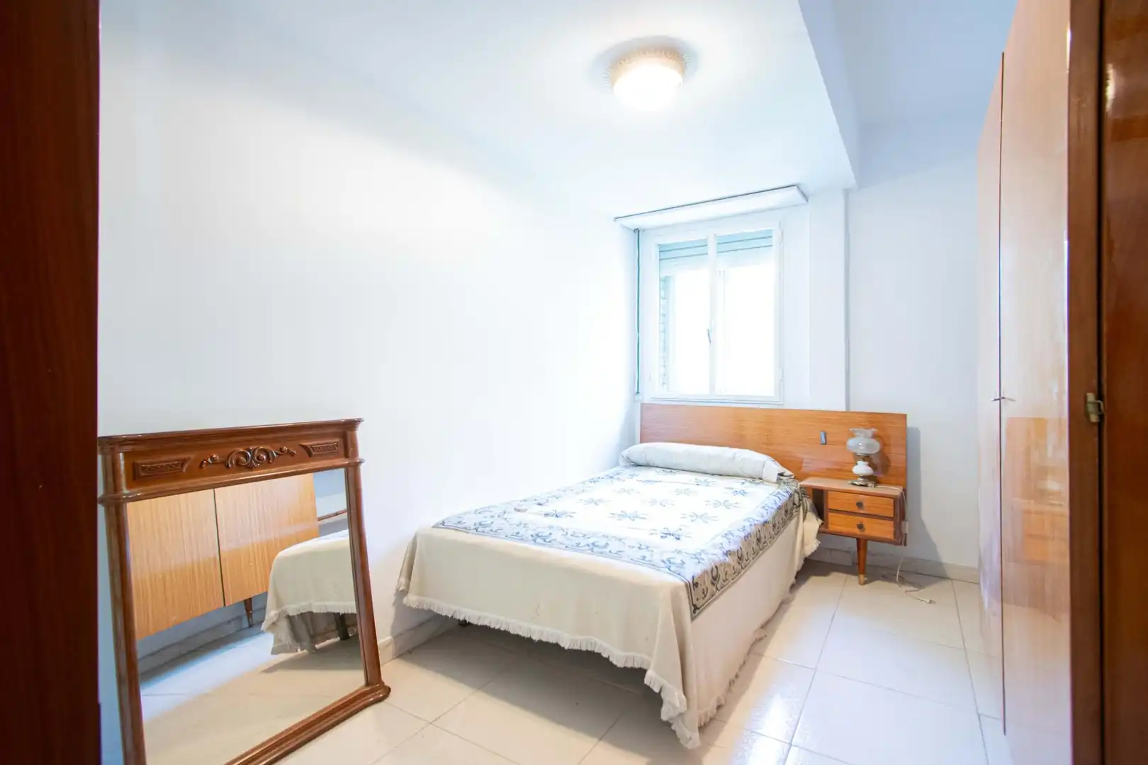 Dormitori de Pis en venda en San Juan de Aznalfarache amb Aire condicionat, Terrassa i Piscina comunitària