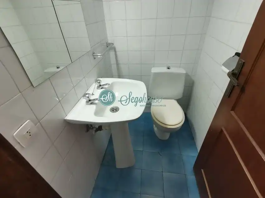 Baño de Piso en venta en Segovia con Calefacción, Parquet y Terraza