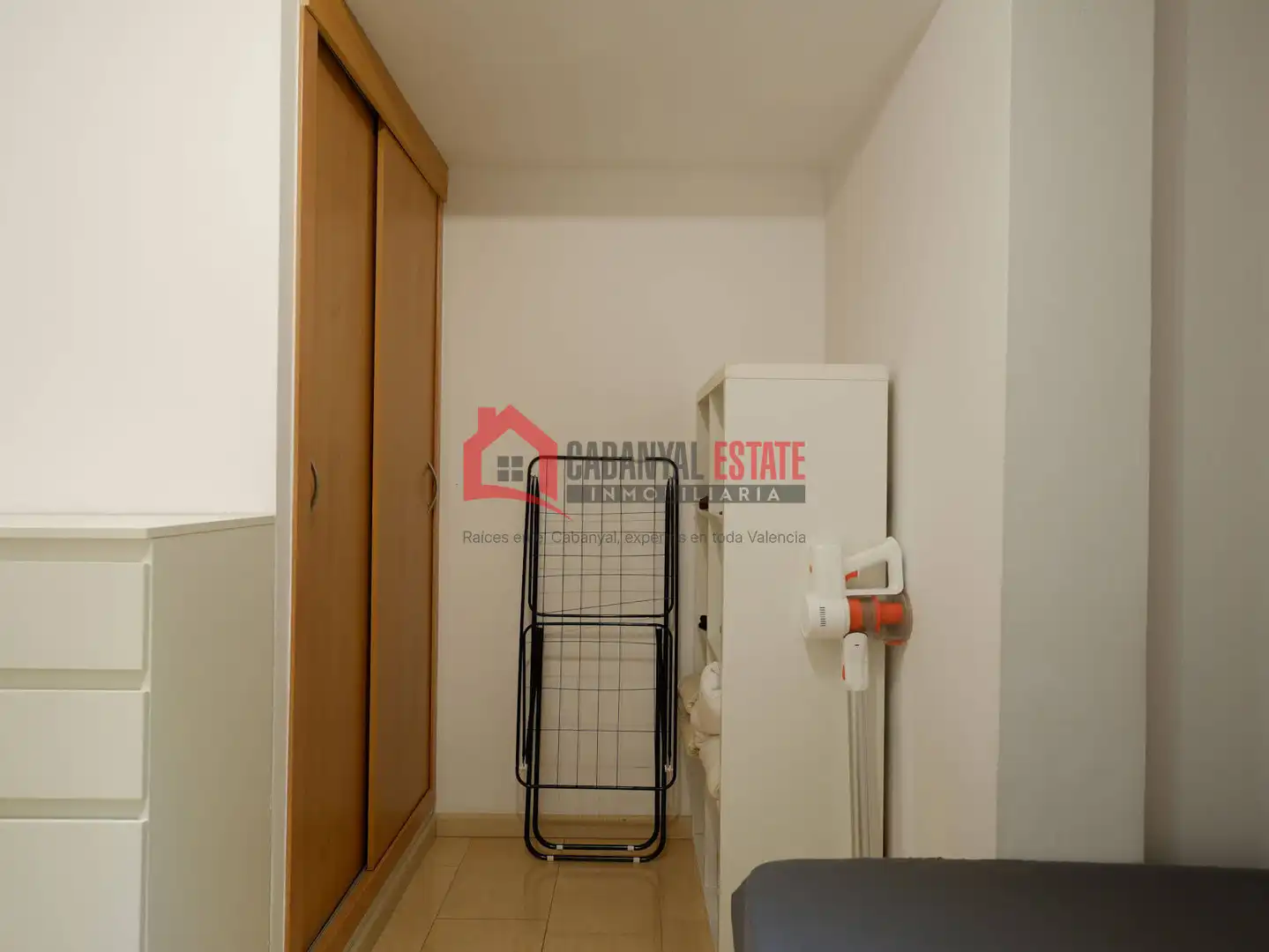 Habitación de Estudio de alquiler en Valencia con Aire acondicionado, Amueblado y Balcón