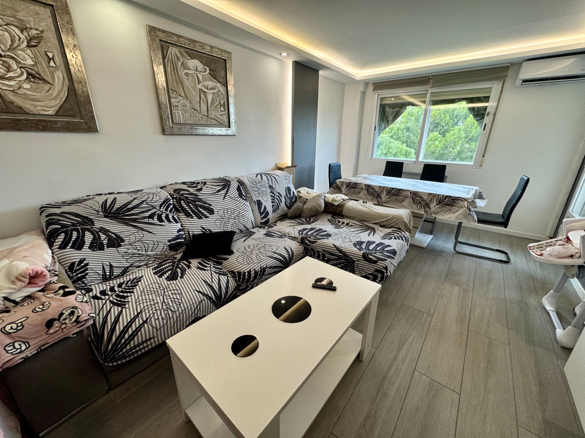 Sala d'estar de Pis en venda en Coslada amb Calefacció, Terrassa i Forn