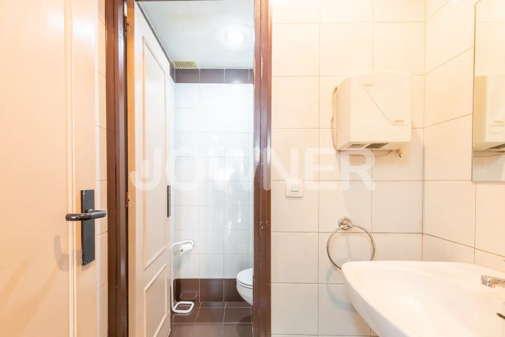 Badezimmer von Büro zur Miete in Madrid mit Klimaanlage und Alarm