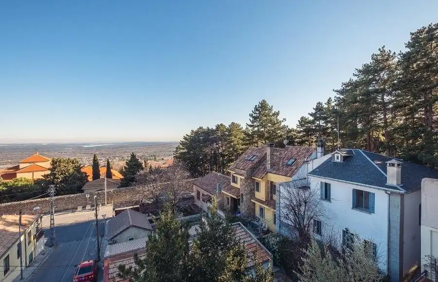 Vista exterior de Casa o chalet en venta en San Lorenzo de El Escorial con Calefacción, Jardín privado y Terraza