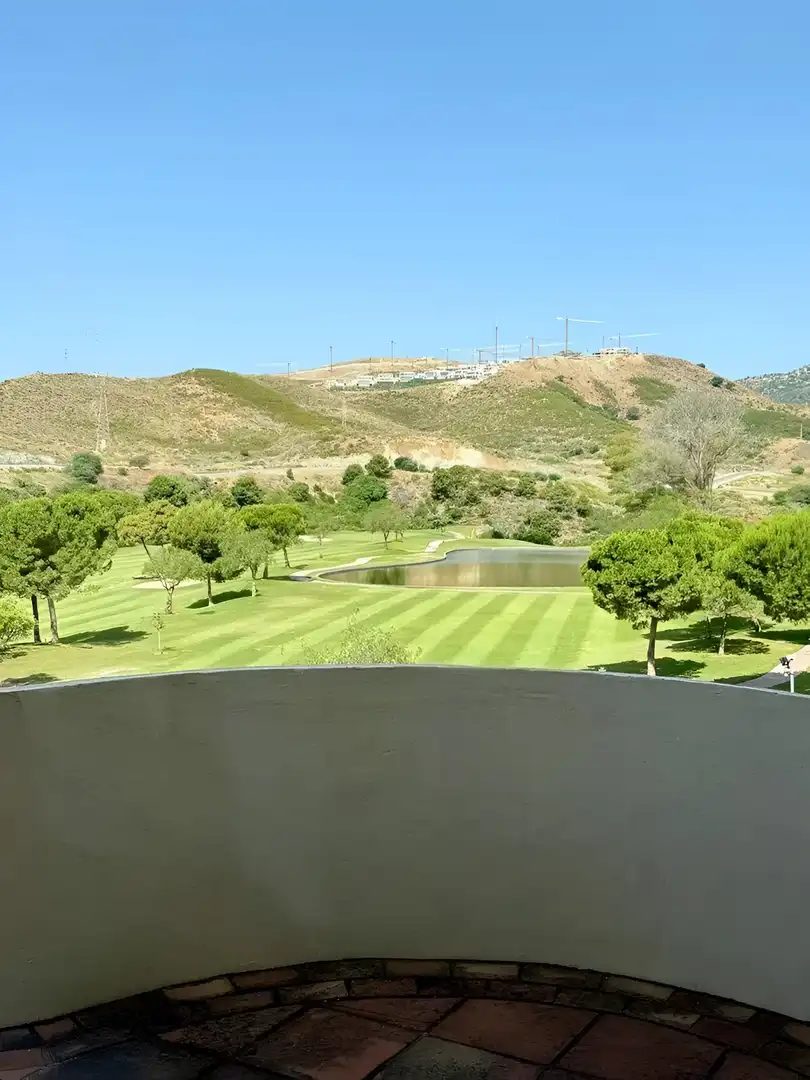 Apartament amb piscina en venda a Benahavís pueblo, imagen 7