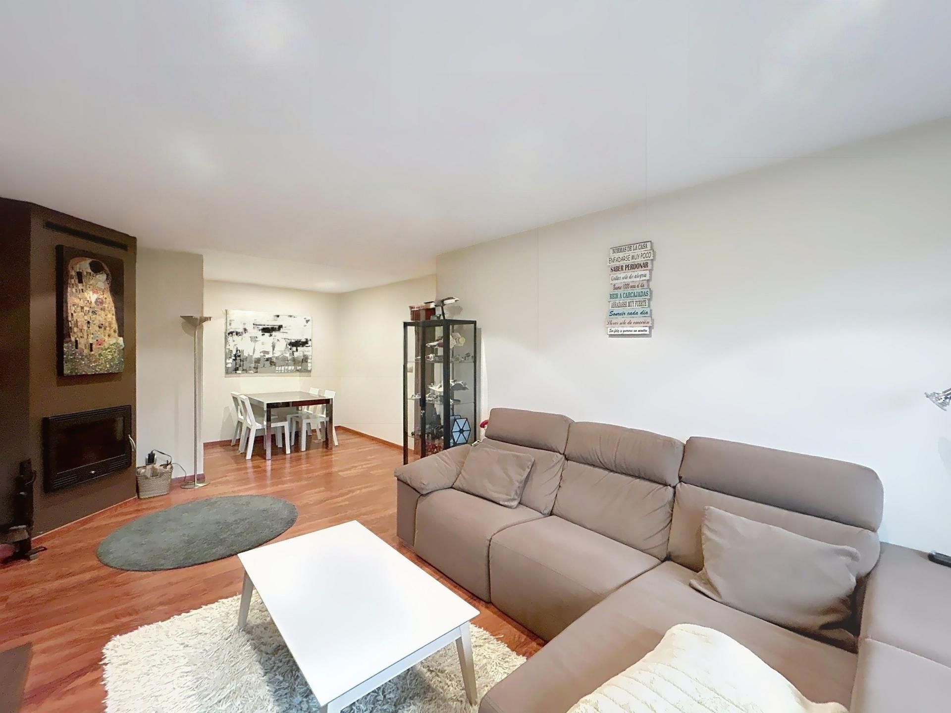 Sala d'estar de Dúplex en venda en Santiago de Compostela  amb Calefacció