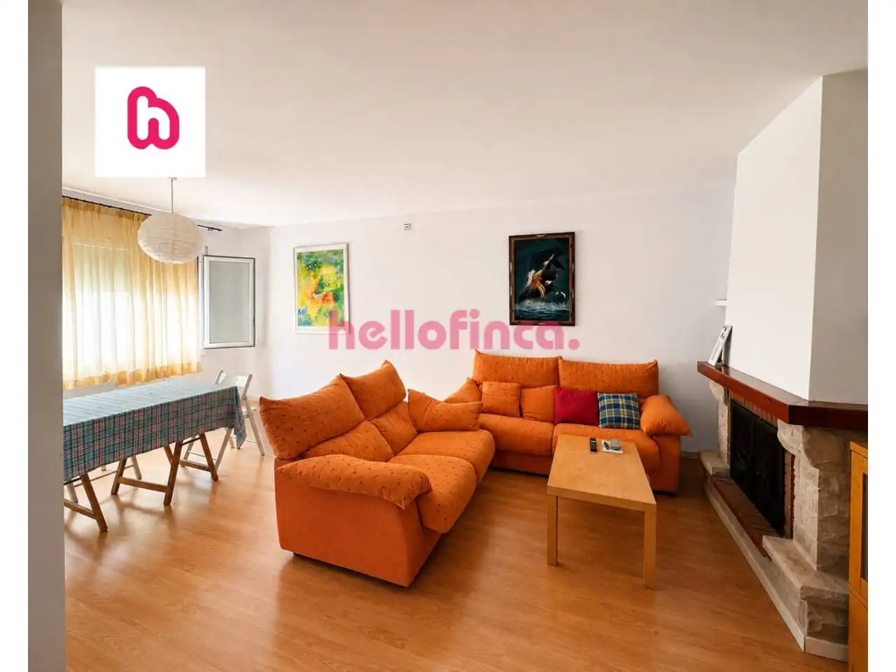 Sala de estar de Casa adosada en venta en Igualada con Aire acondicionado, Calefacción y Jardín privado