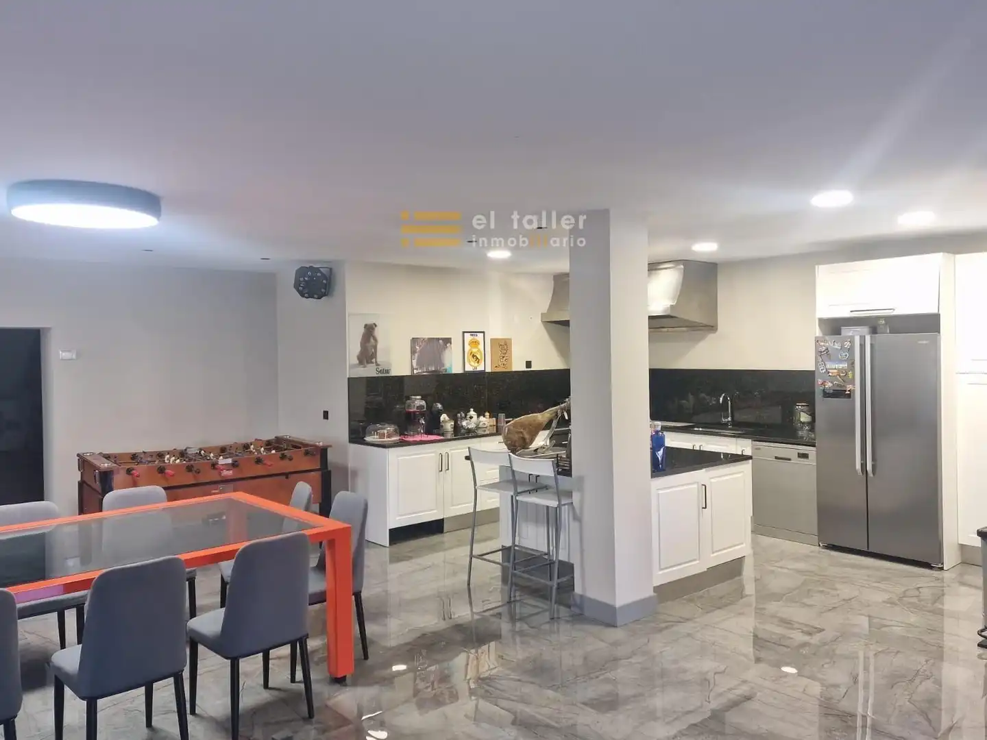Cuina de Casa o xalet en venda en Carbajosa de la Sagrada amb Calefacció, Terrassa i Piscina