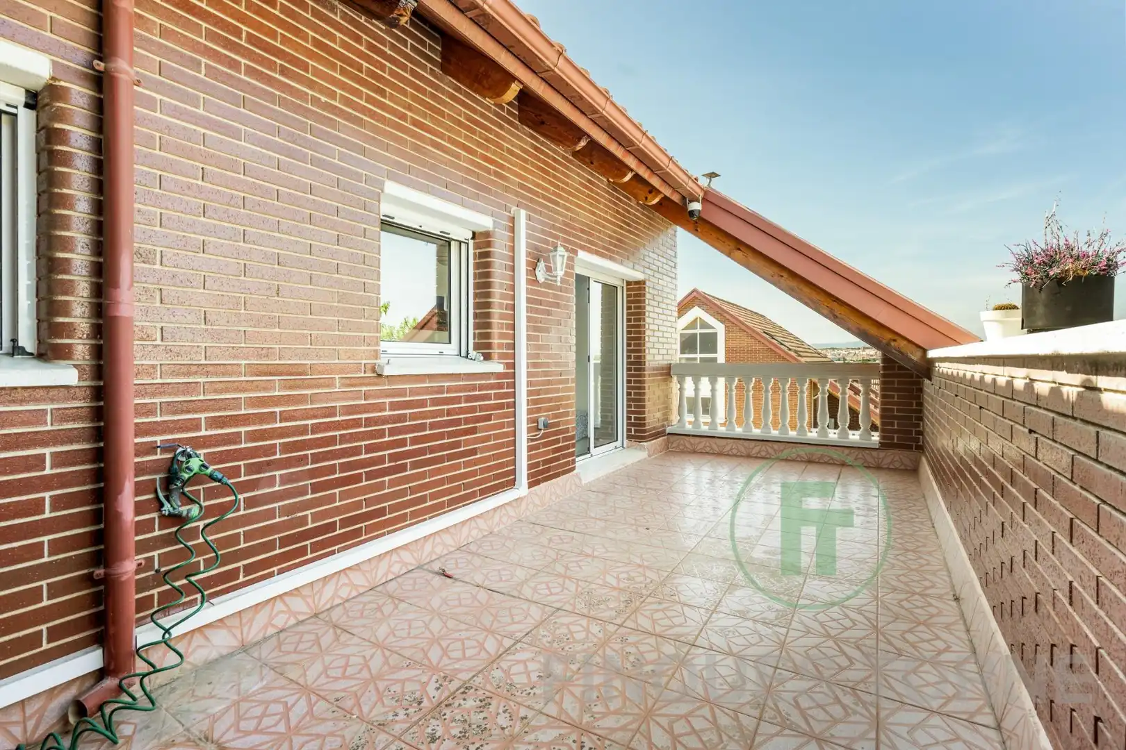 Terrassa de Casa o xalet en venda en Montcada i Reixac amb Aire condicionat, Jardí privat i Parquet
