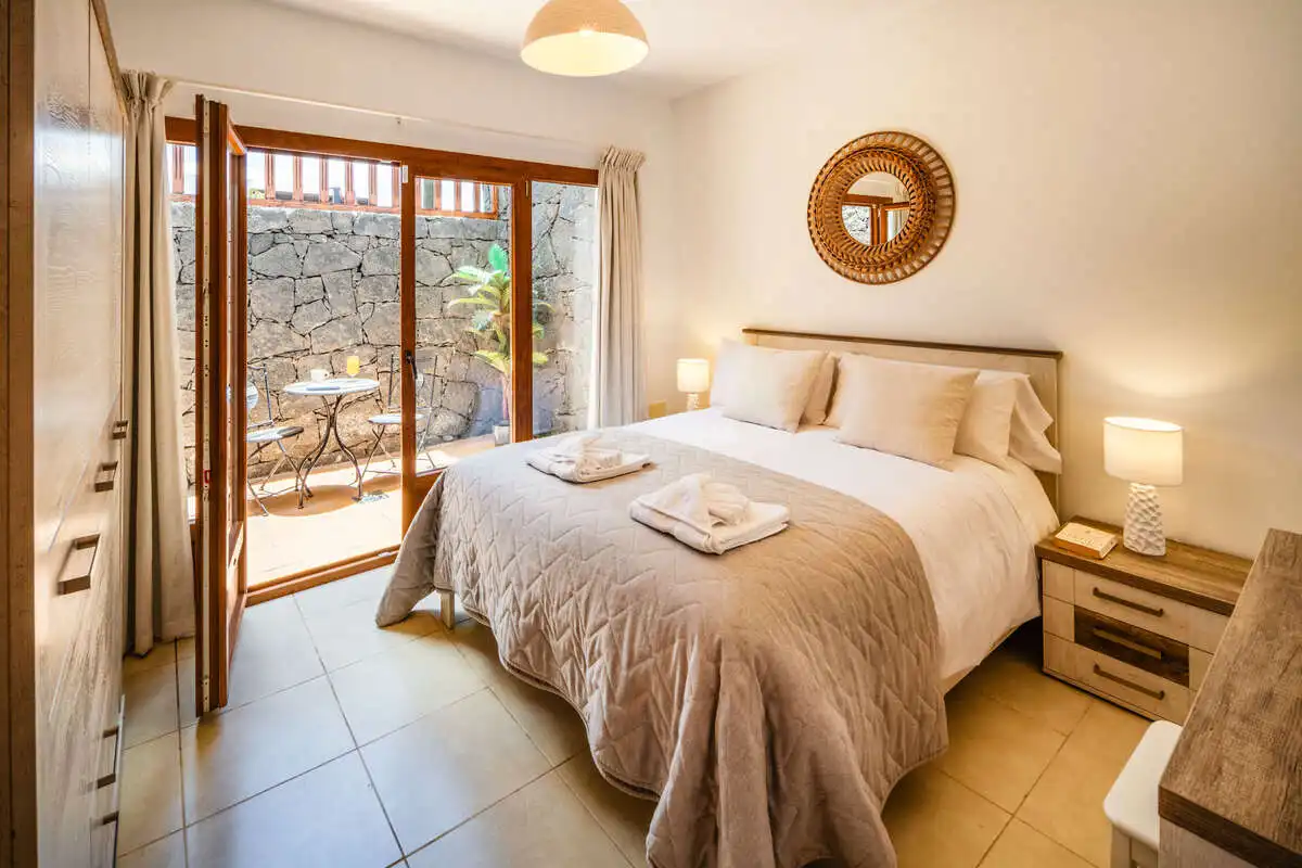 Dormitori de Casa o xalet en venda en Yaiza amb Aire condicionat, Terrassa i Piscina