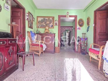 Casa con balcón en venta en Calle Jose Antonio