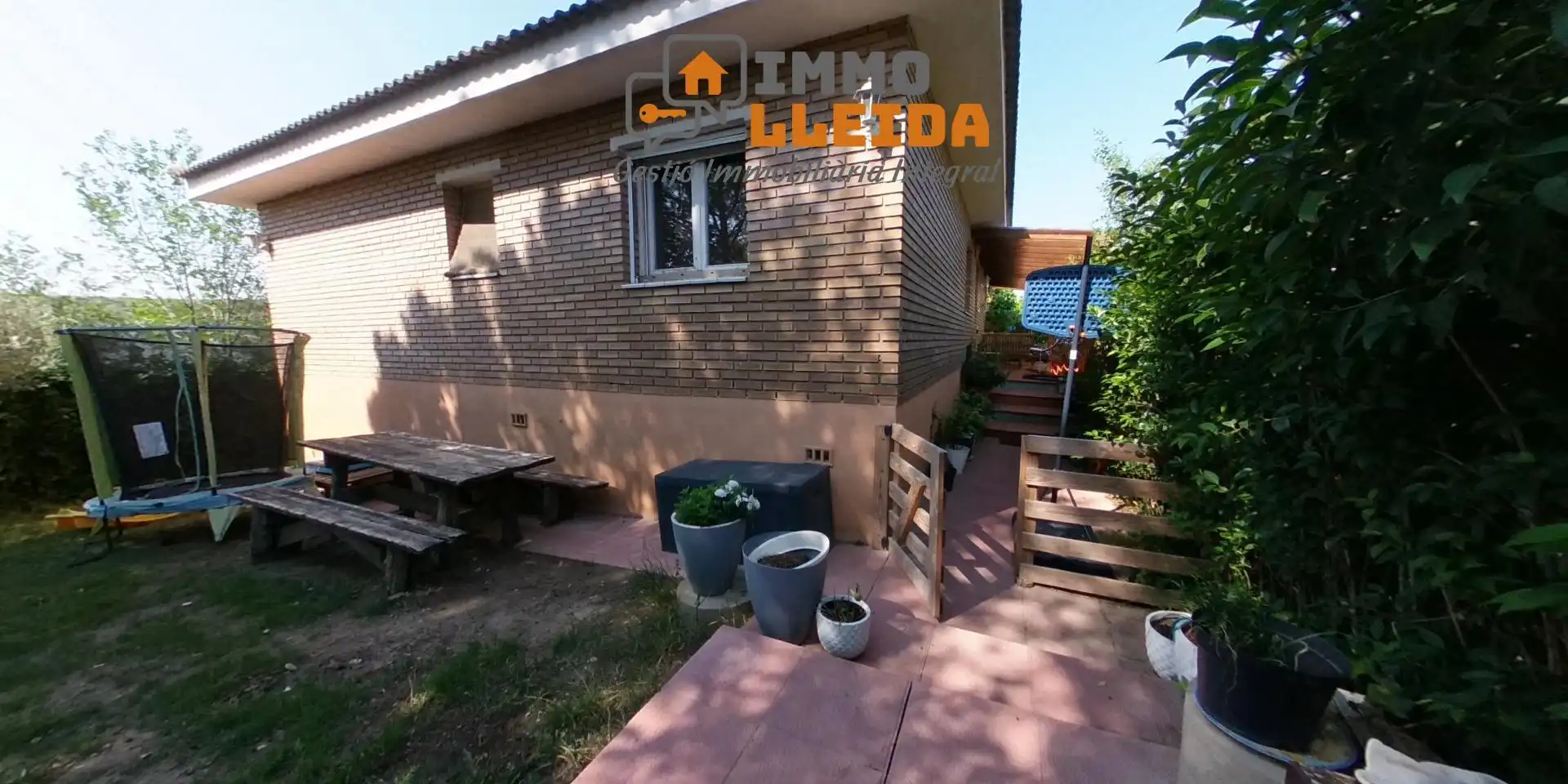 Vista exterior de Casa o xalet en venda en La Sentiu de Sió amb Calefacció, Terrassa i Traster