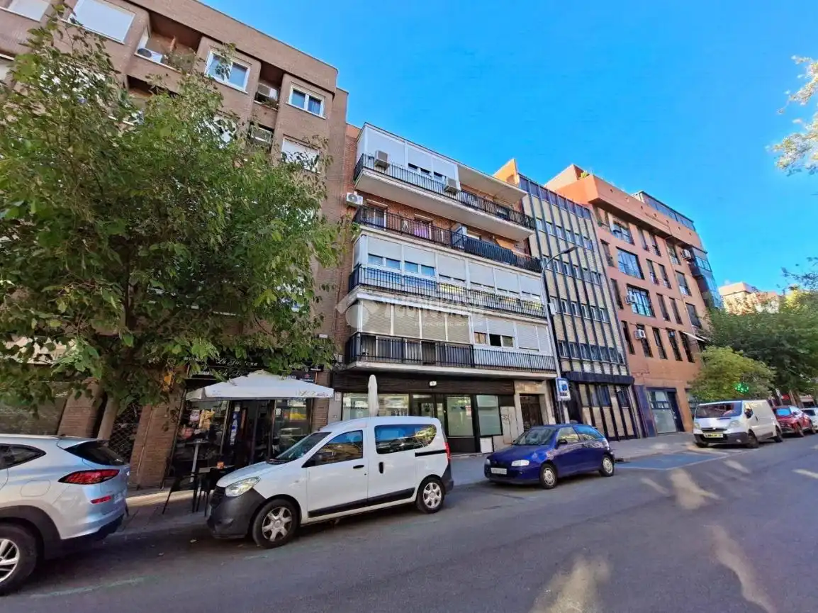 Vista exterior de Pis en venda en Madrid amb Aire condicionat i Terrassa
