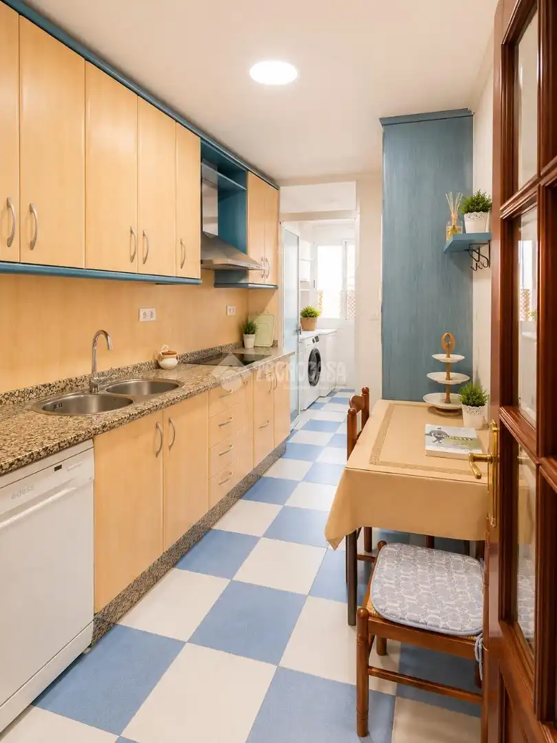 Cocina de Piso en venta en Sevilla con Jardín privado