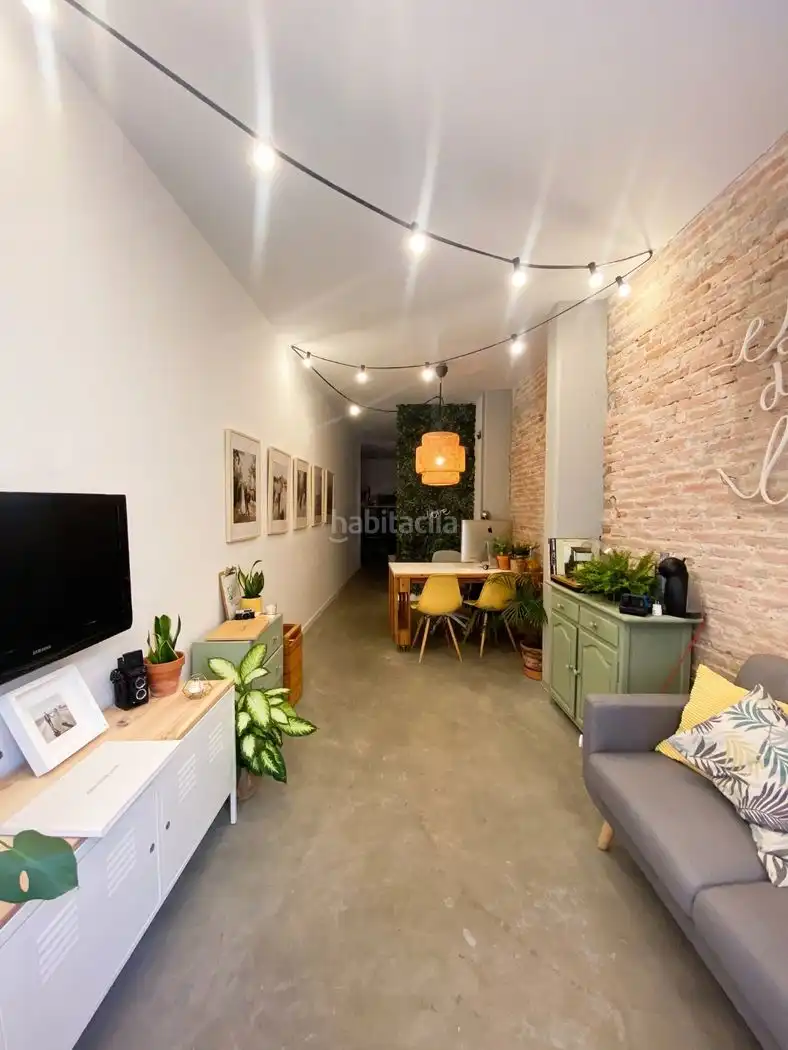 Locale commerciale in affitto a Carrer de Monterols 35