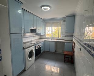 Kitchen of Flat for sale in  Sevilla Capital  with Air Conditioner, Terrace and Storage room