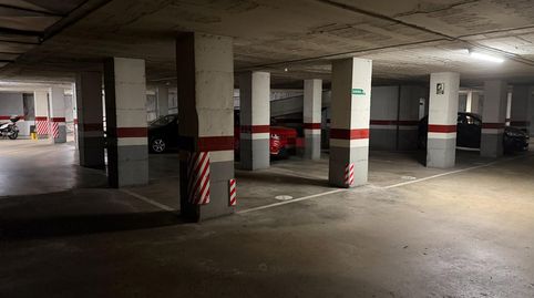 PLAZA DE APARCAMIENTO PARA COCHE PEQUEÑO, ENTRE LINEAS.