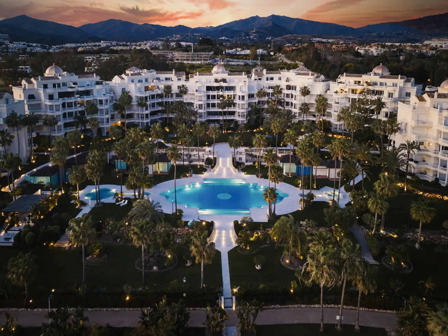 Apartment with pool for sale in Selwo, imagen 2