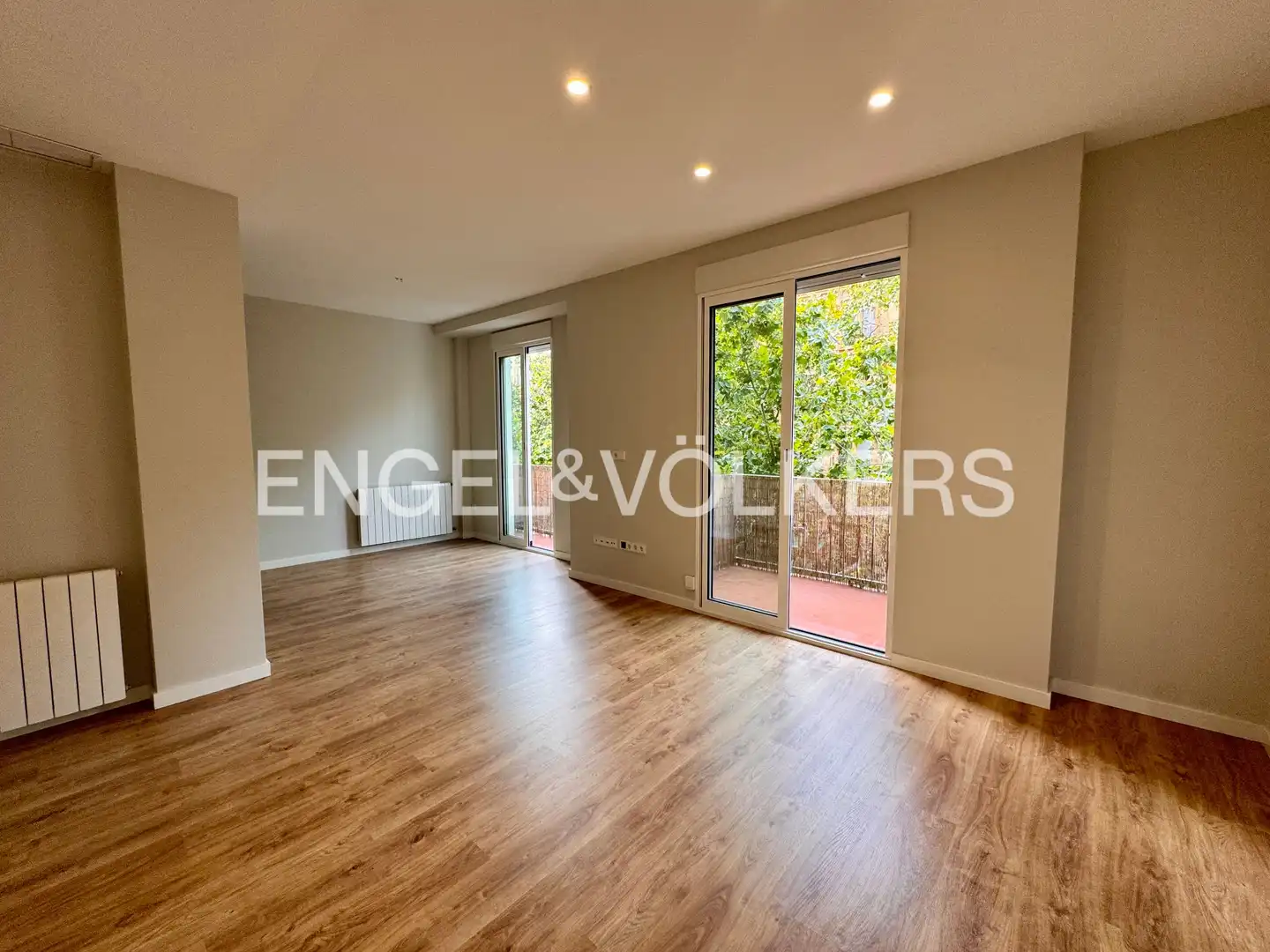 Exterior view of Flat for rent in Valencia  with Air Conditioner, Heating and Balcony