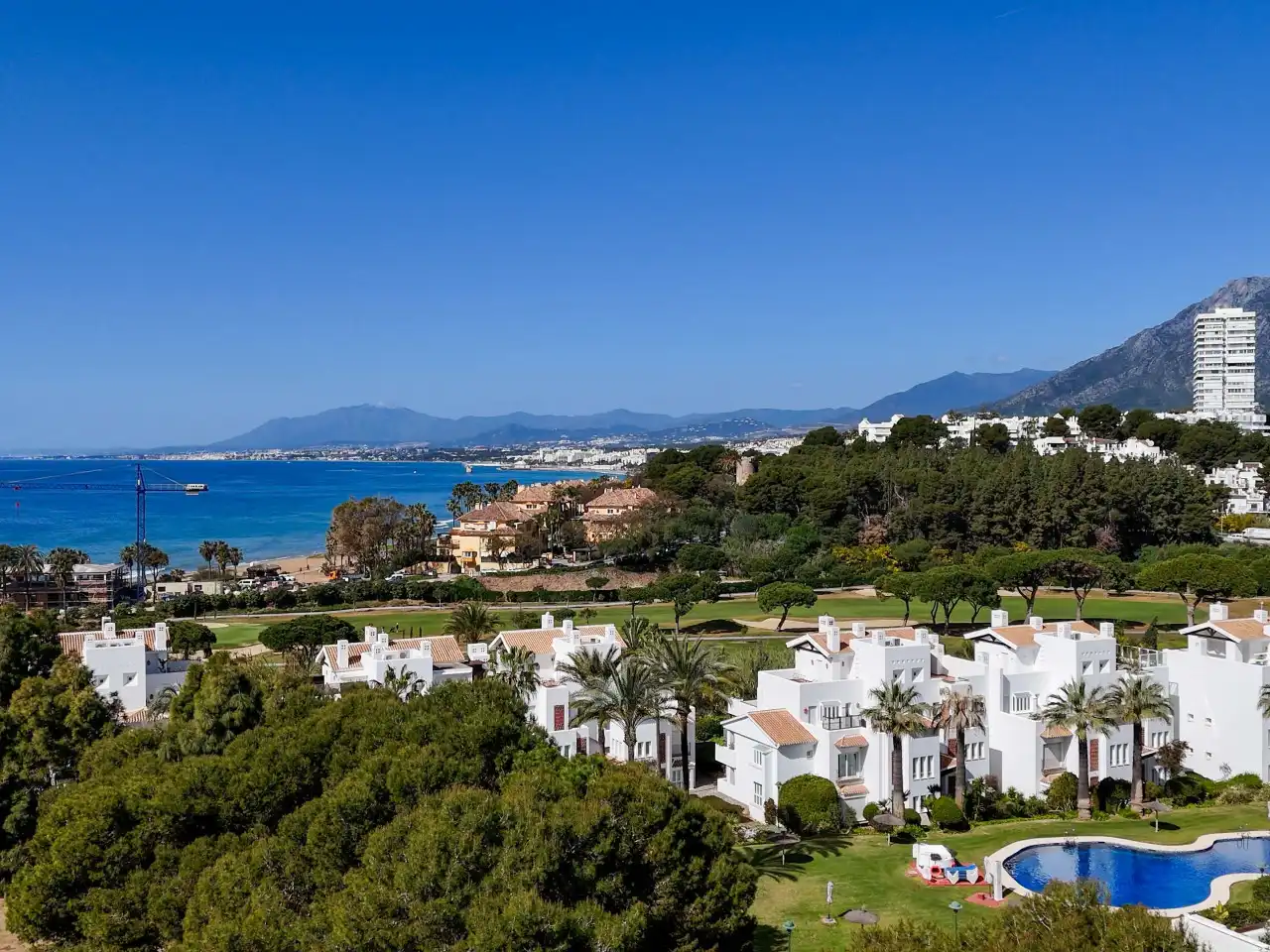Vista exterior de Planta baja en venta en Marbella con Aire acondicionado, Calefacción y Jardín privado