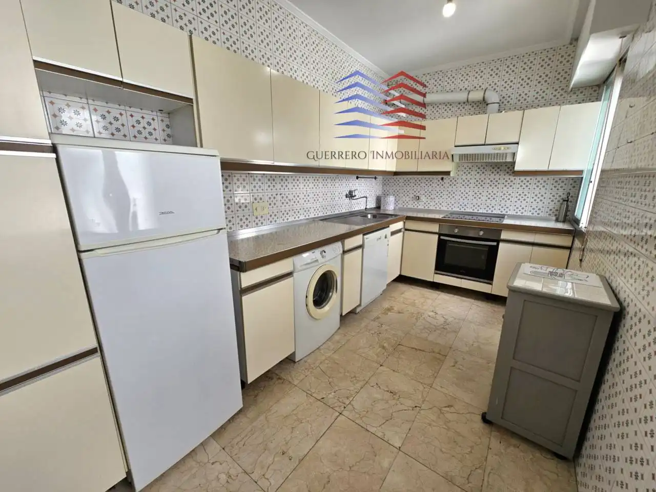 Cocina de Piso de alquiler en Ourense Capital  con Calefacción, Parquet y Trastero