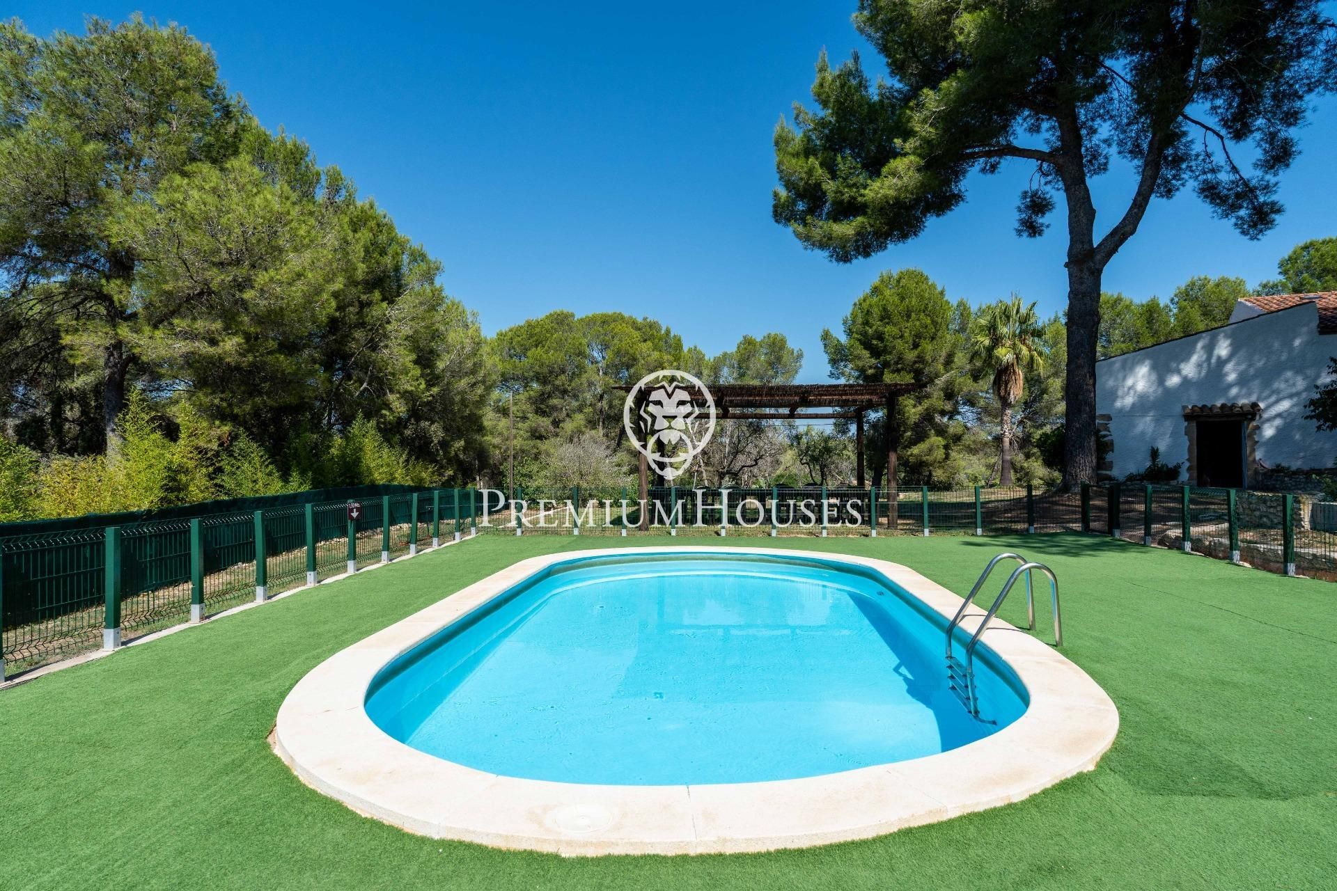 Piscina de Finca rústica en venta en El Catllar  con Calefacción, Jardín privado y Terraza