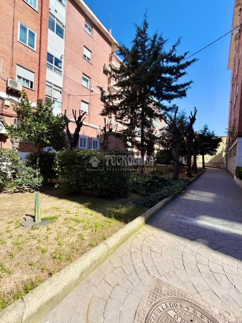 Vista exterior de Piso en venta en Madrid con Parquet y Balcón