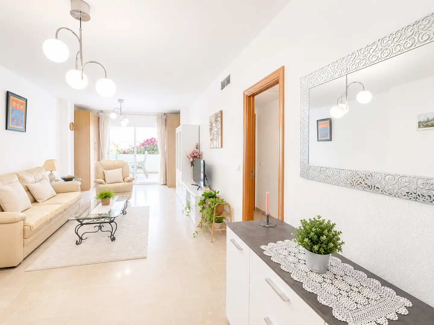 Sala de estar de Piso en venta en Benalmádena con Aire acondicionado, Terraza y Trastero