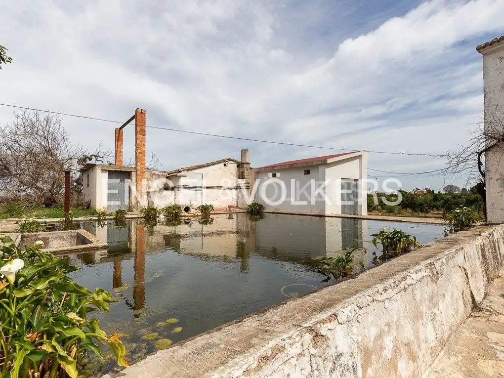 Vista exterior de Finca rústica en venda en Alzira amb Calefacció, Terrassa i Piscina